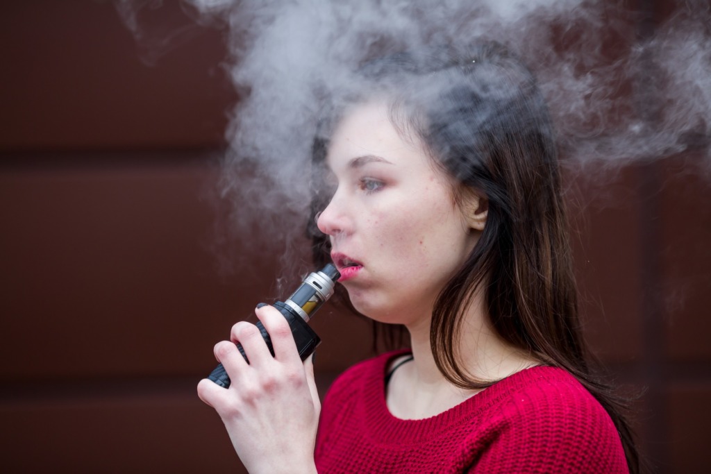 Quels sont les risques du vapotage pour les adolescents ?